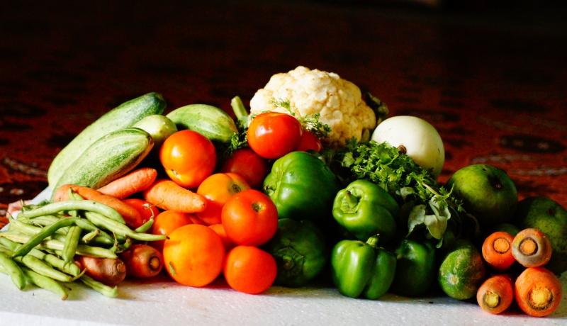 traiteur-GUILLAUMES-min_table-nature-farm-leaf-ripe-dish-1024857-pxhere.com - Copie